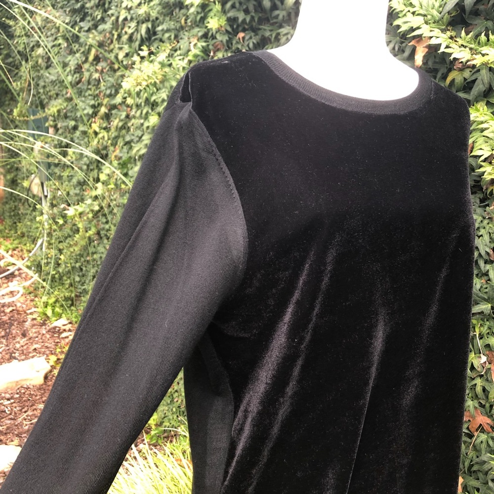 NWT - CROWN & IVY Black “Velvet” Top XL